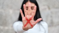 Agosto Lilás: Câmara aprova “Sinal Vermelho” para ajudar vítimas de violência doméstica