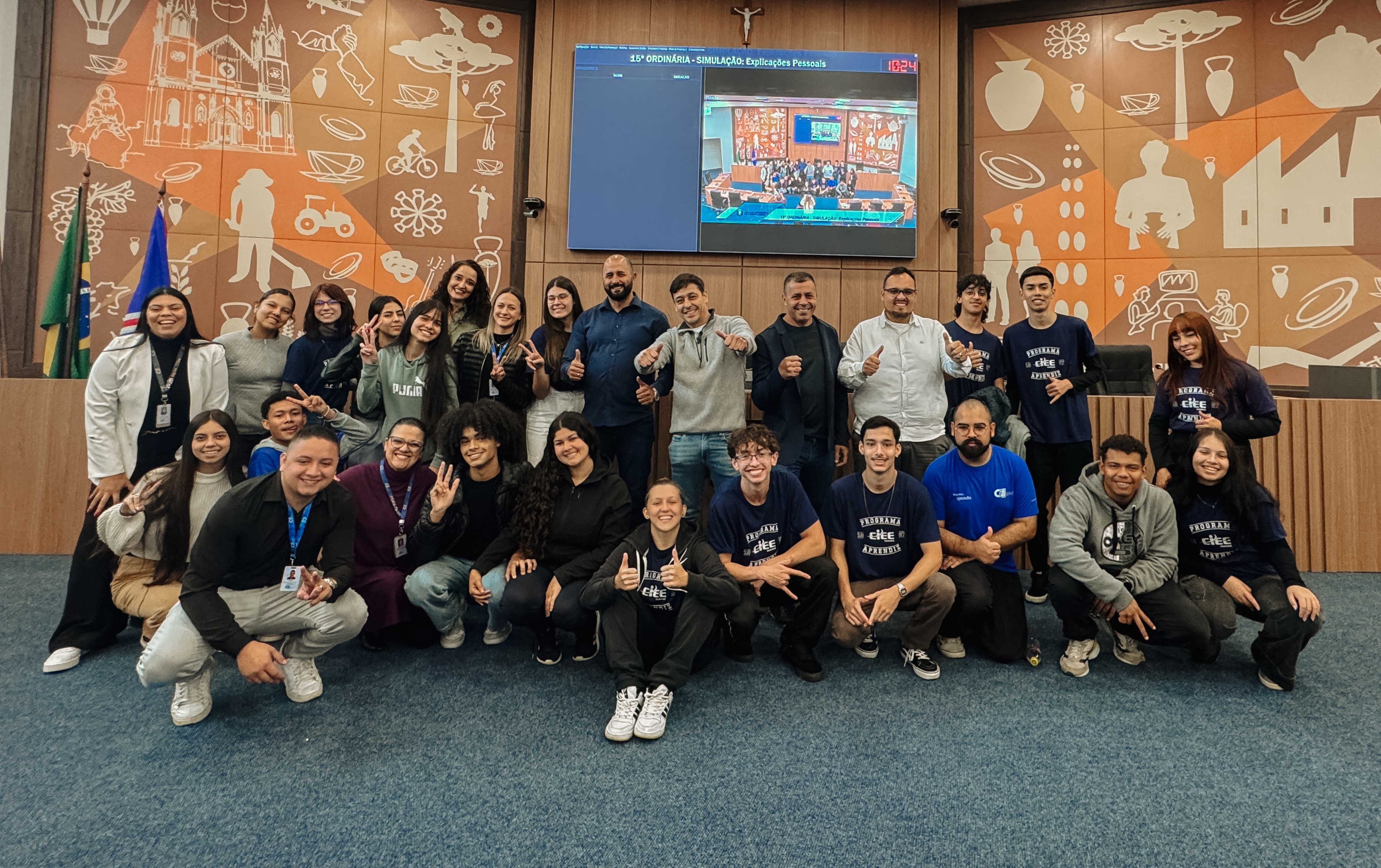 Jovens aprendizes do CIEE participam de visita guiada à Câmara de Campo Largo