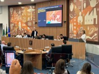 Vereadores realizam sabatina de mais de duas horas com 25 questionamentos à secretária de Saúde