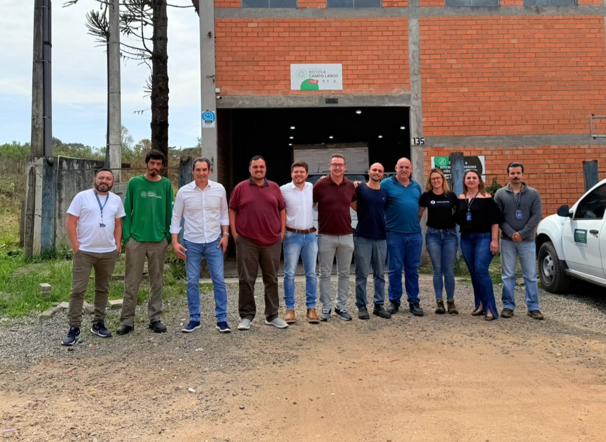 Vereadores visitam cooperativa de reciclagem e buscam ações para melhorar o setor em Campo Largo