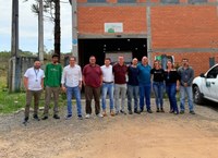 Vereadores visitam cooperativa de reciclagem e buscam ações para melhorar o setor em Campo Largo